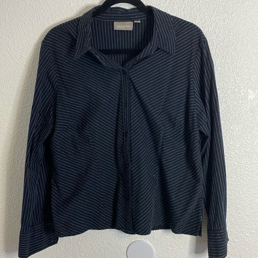 Croft & Barrow- black stitch button up top- stretch- Size XLP